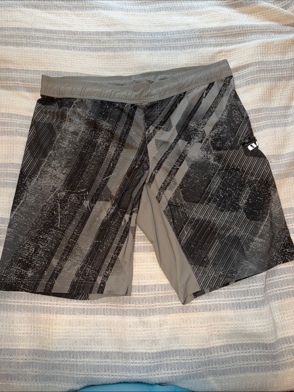 Oakley Men's Gray & Black Patterned Swim Shorts